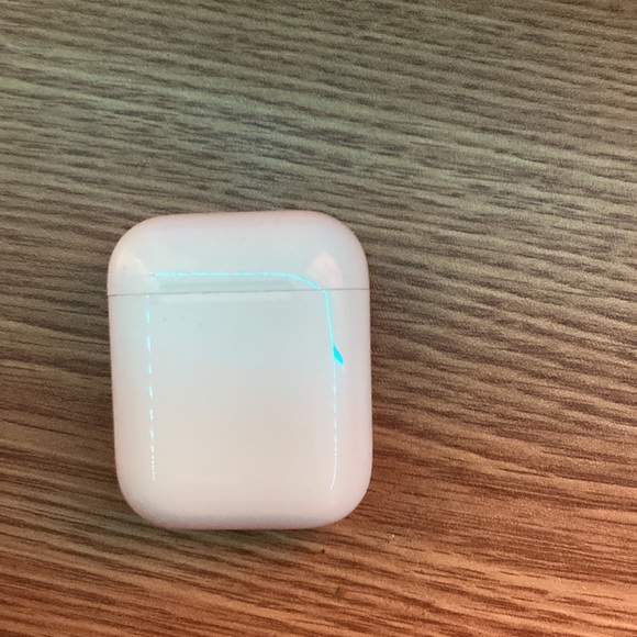 Airpod 2nd gen - Picture 2 of 4